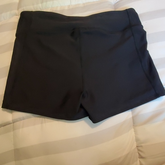 Under Armour Shorts - Picture 2 of 2